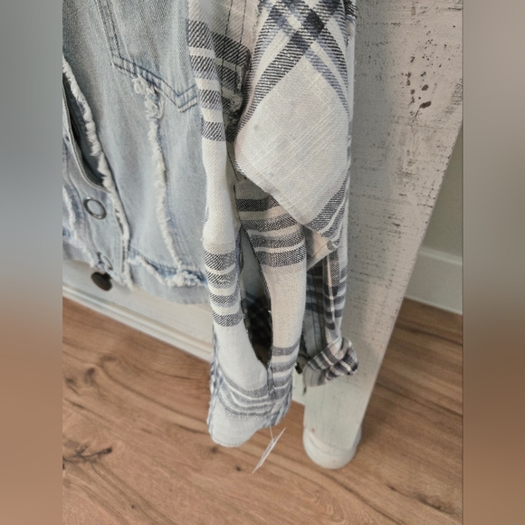Oli & Hali Plaid Mixed Jacket - Picture 14 of 14